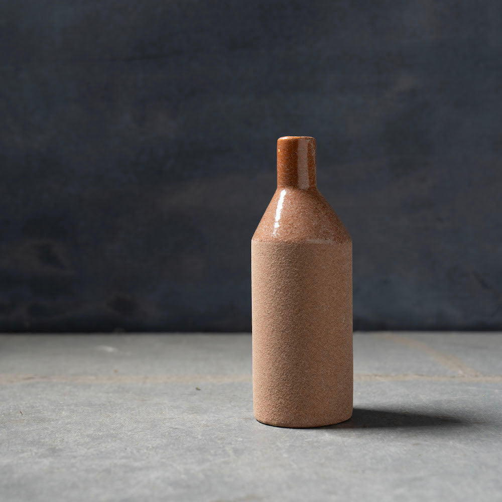 テラコッタ色のフラワーベース