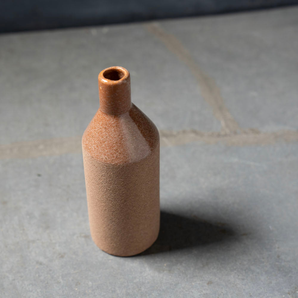 テラコッタ色のフラワーベース