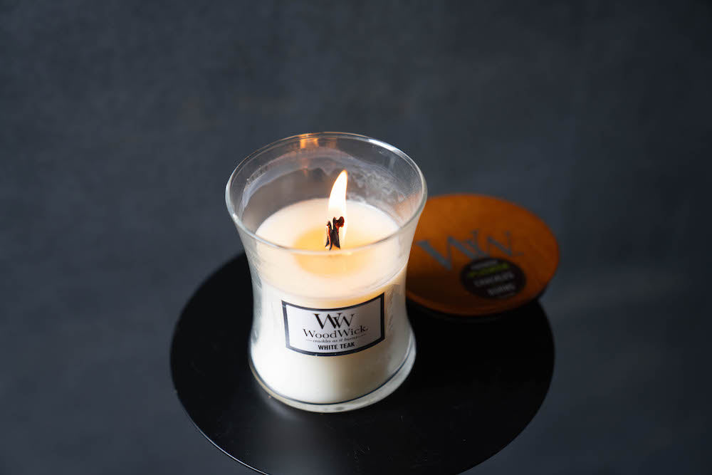 WoodWickジャーＭ《ウォームウール/ホワイトチーク/イブニングバンファイア》