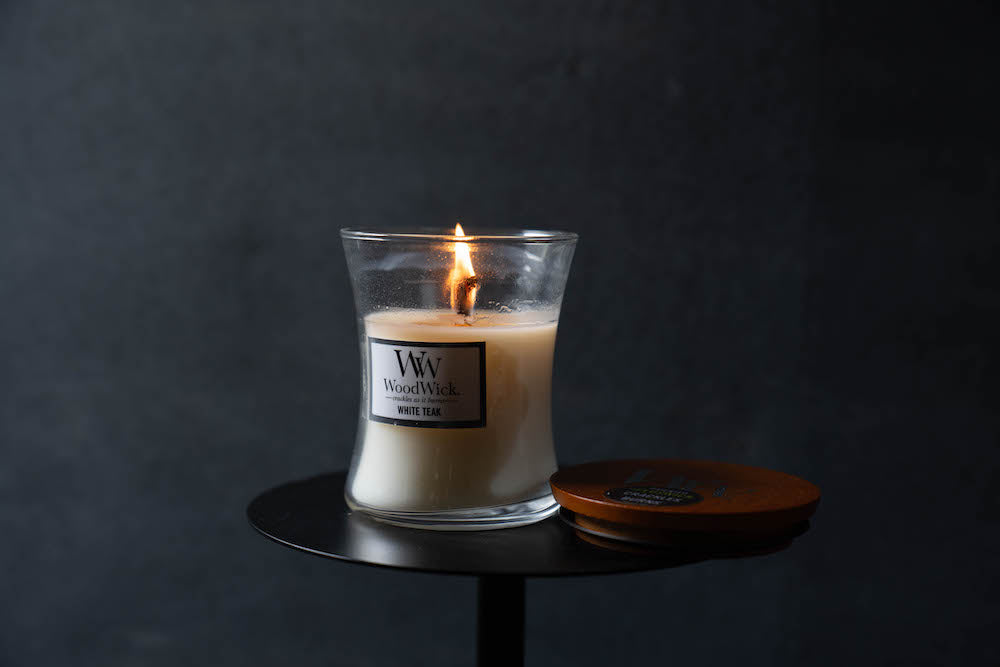 WoodWickジャーＭ《ウォームウール/ホワイトチーク/イブニングバンファイア》