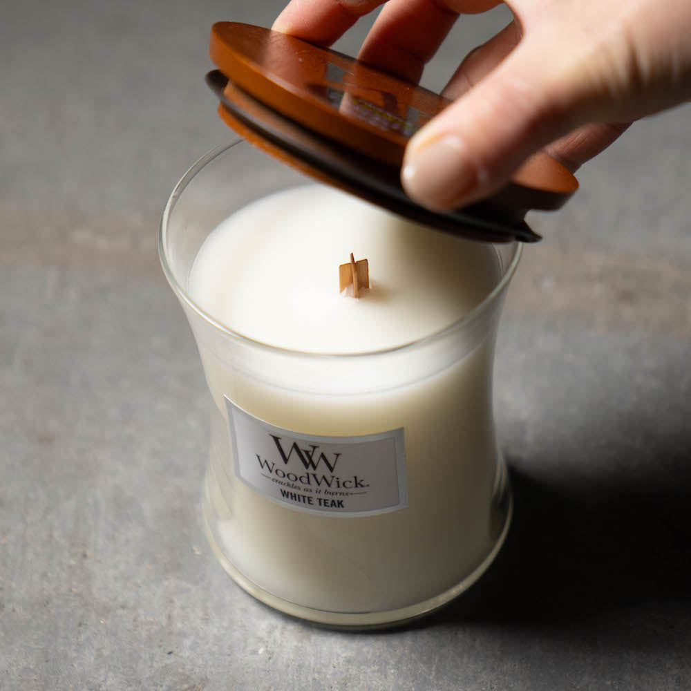 WoodWickジャーＭ《ウォームウール/ホワイトチーク/イブニングバンファイア》