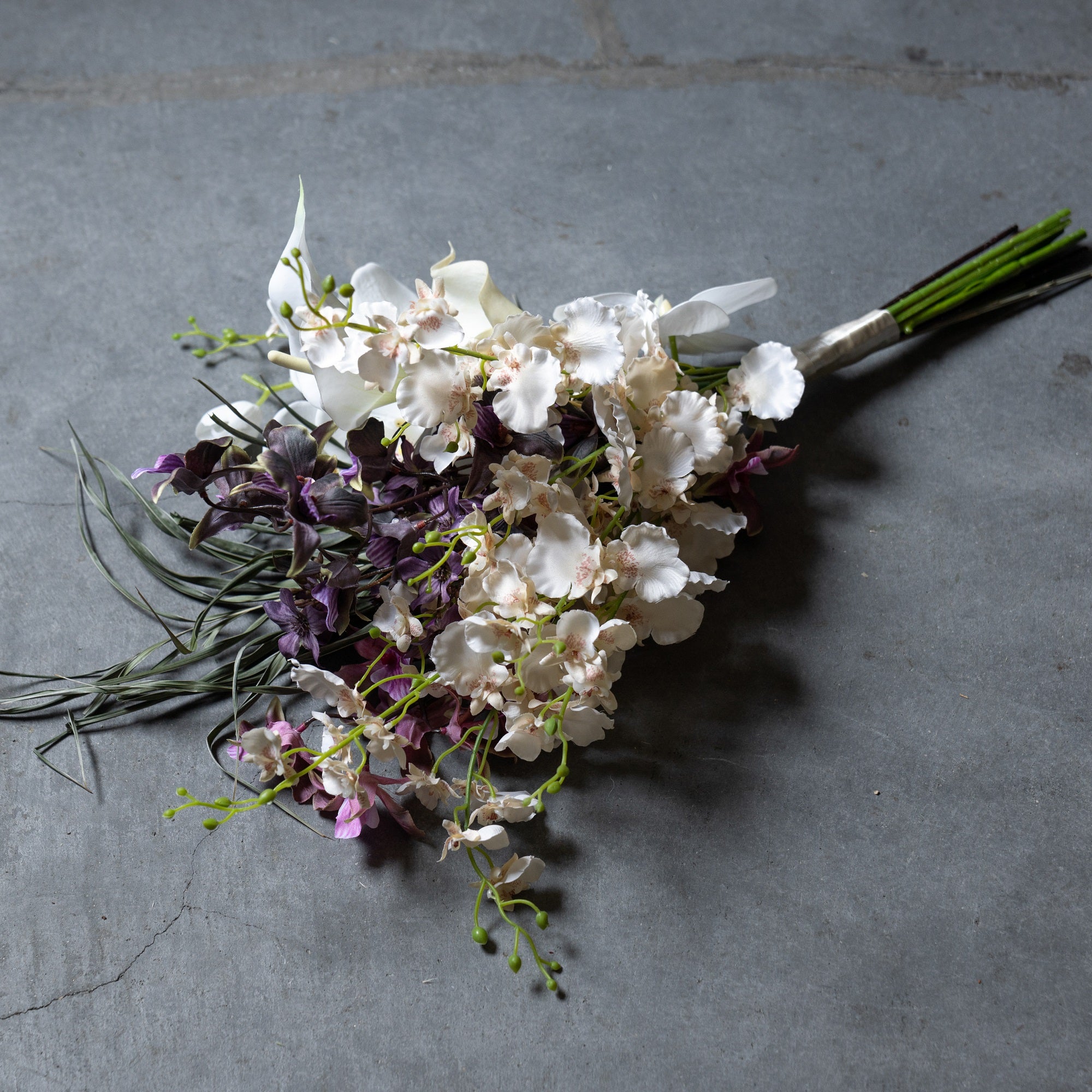 アーティフィシャルフラワー オトナお洒落なホワイト×パープルブーケ