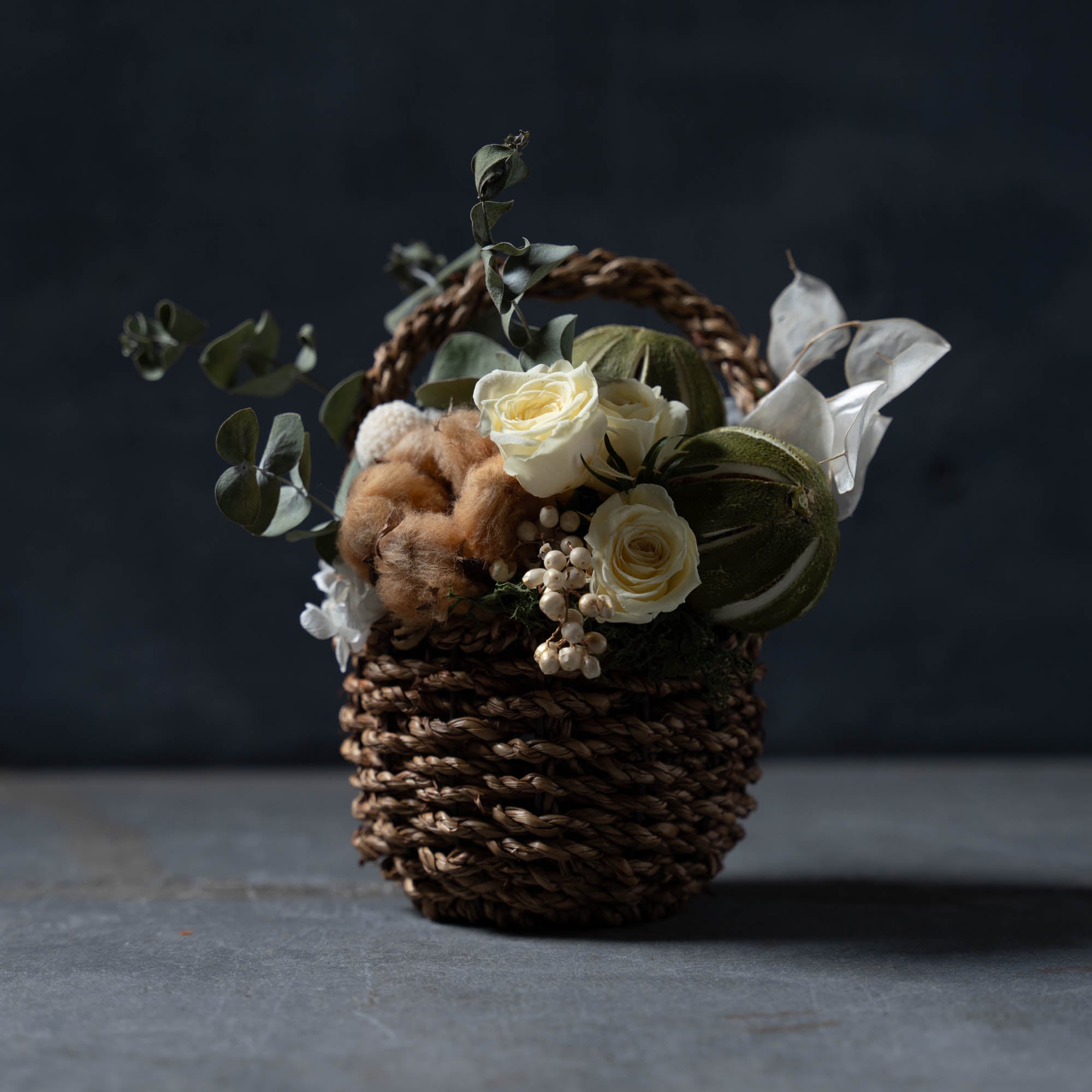 やわらかな色合いのBasketドライフラワーアレンジメント