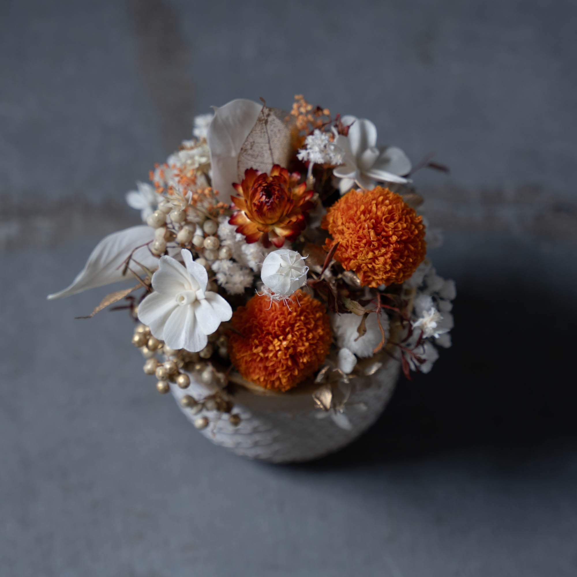 ポンポンマムのアレンジメント《クリスマス／ニューイヤーの2種類からお選びいただけます》