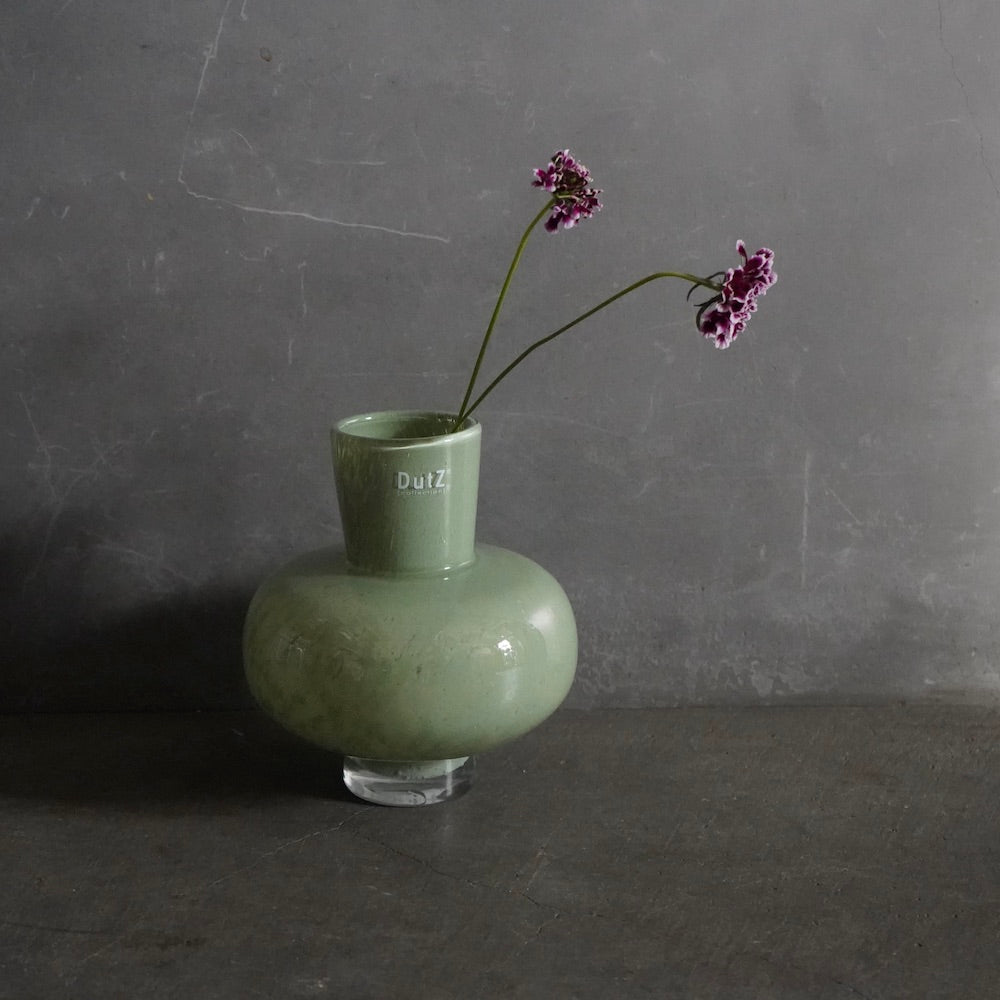 DutZ Collection ガラスベース VASE MODEST PISTACHIO