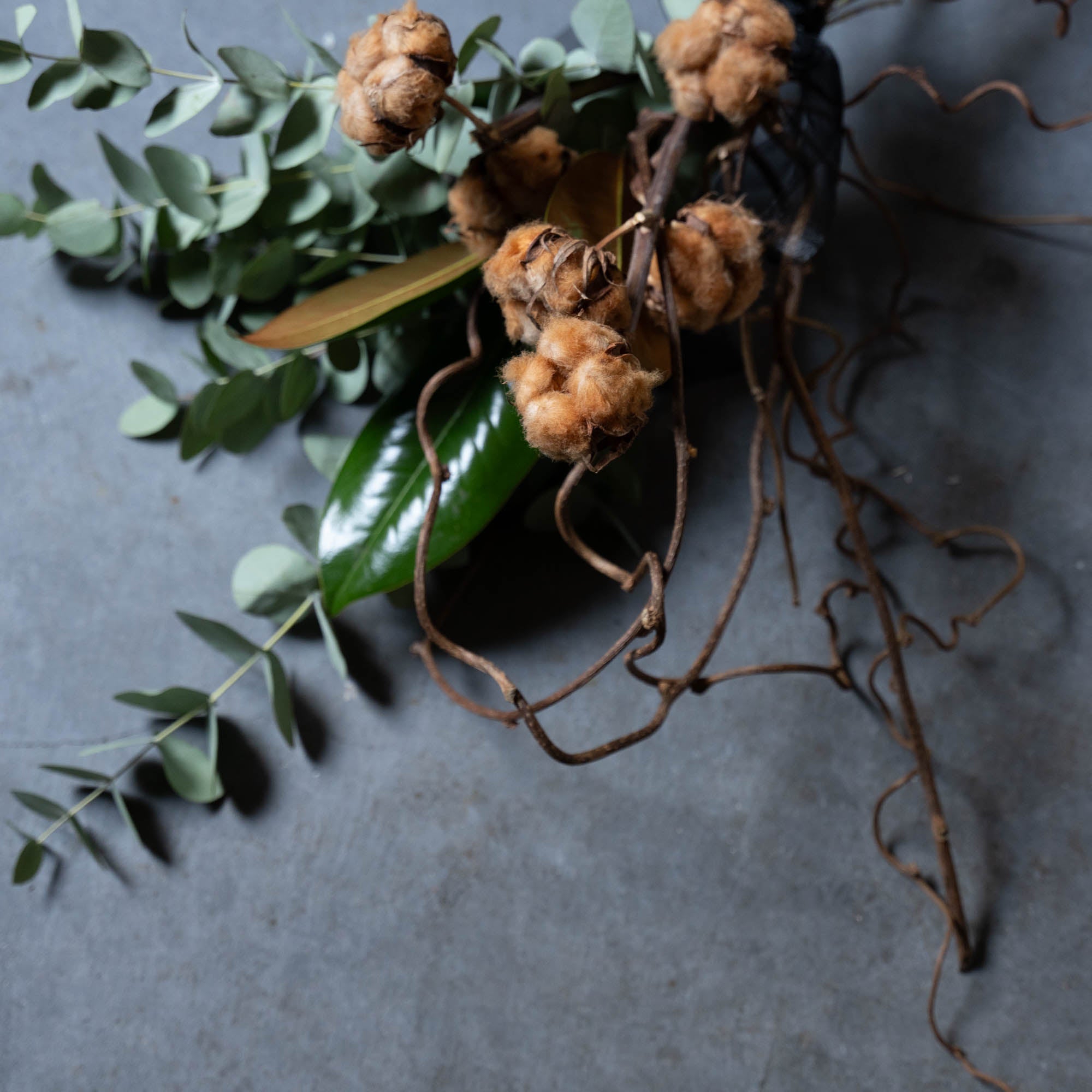 ユーカリとコットンフワラーのスワッグ