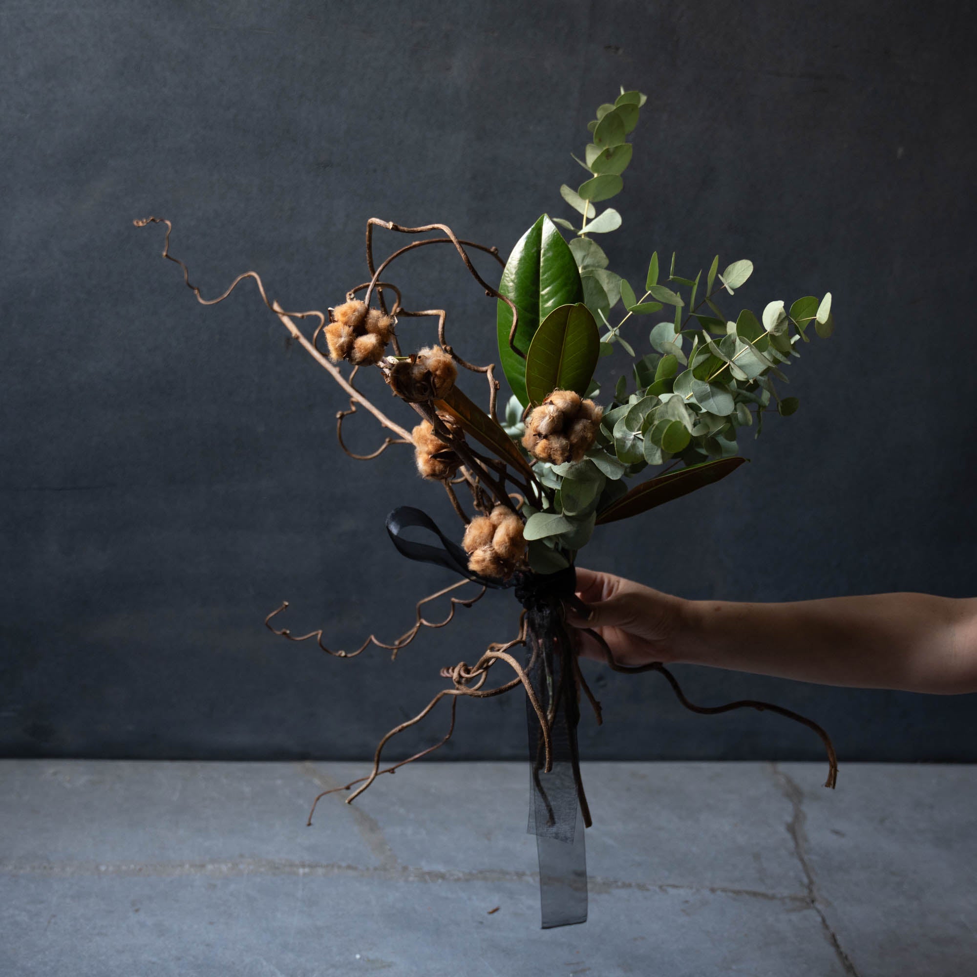 ユーカリとコットンフワラーのスワッグ