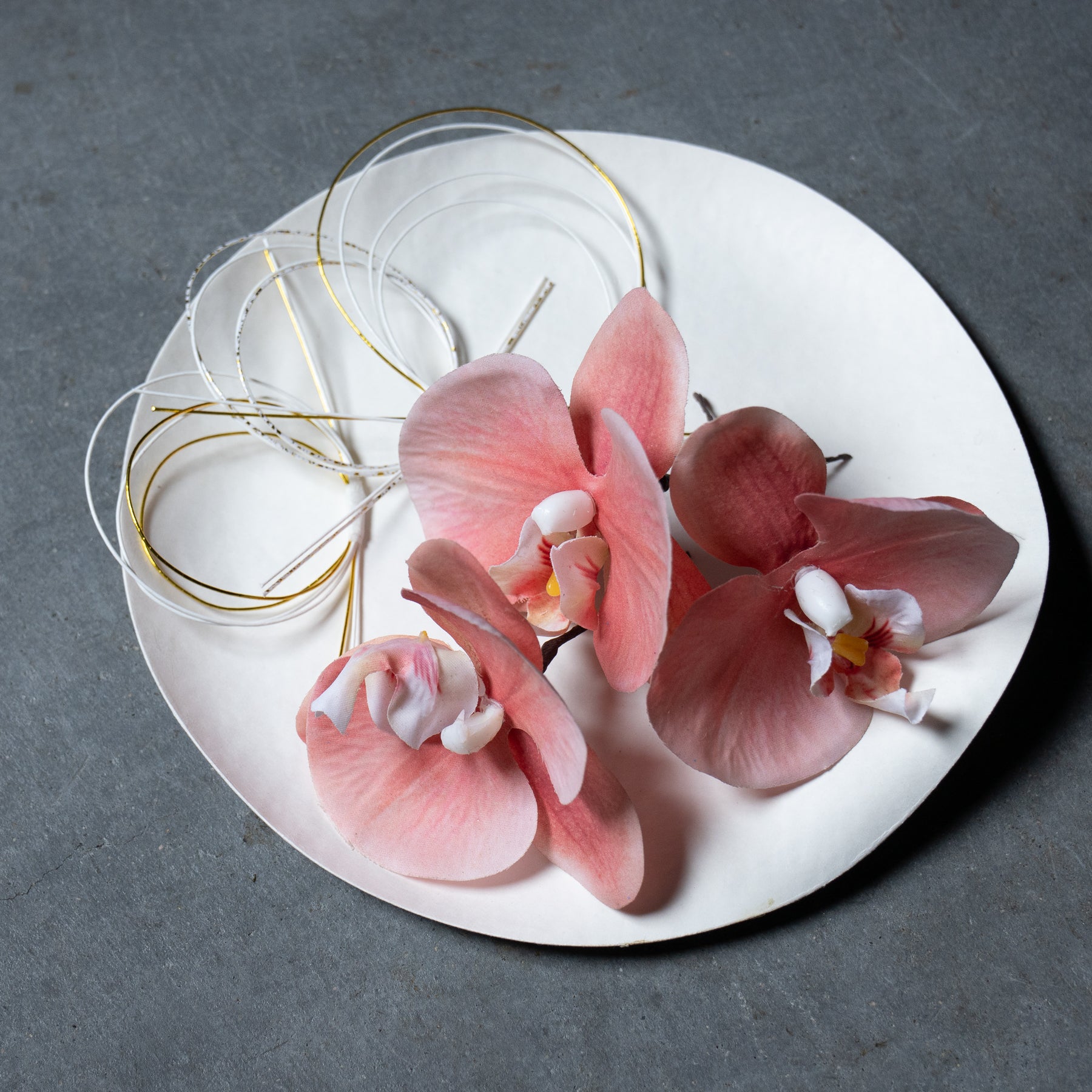 《前撮りや卒業式にもおすすめ》胡蝶蘭×水引のヘッドフラワー pink