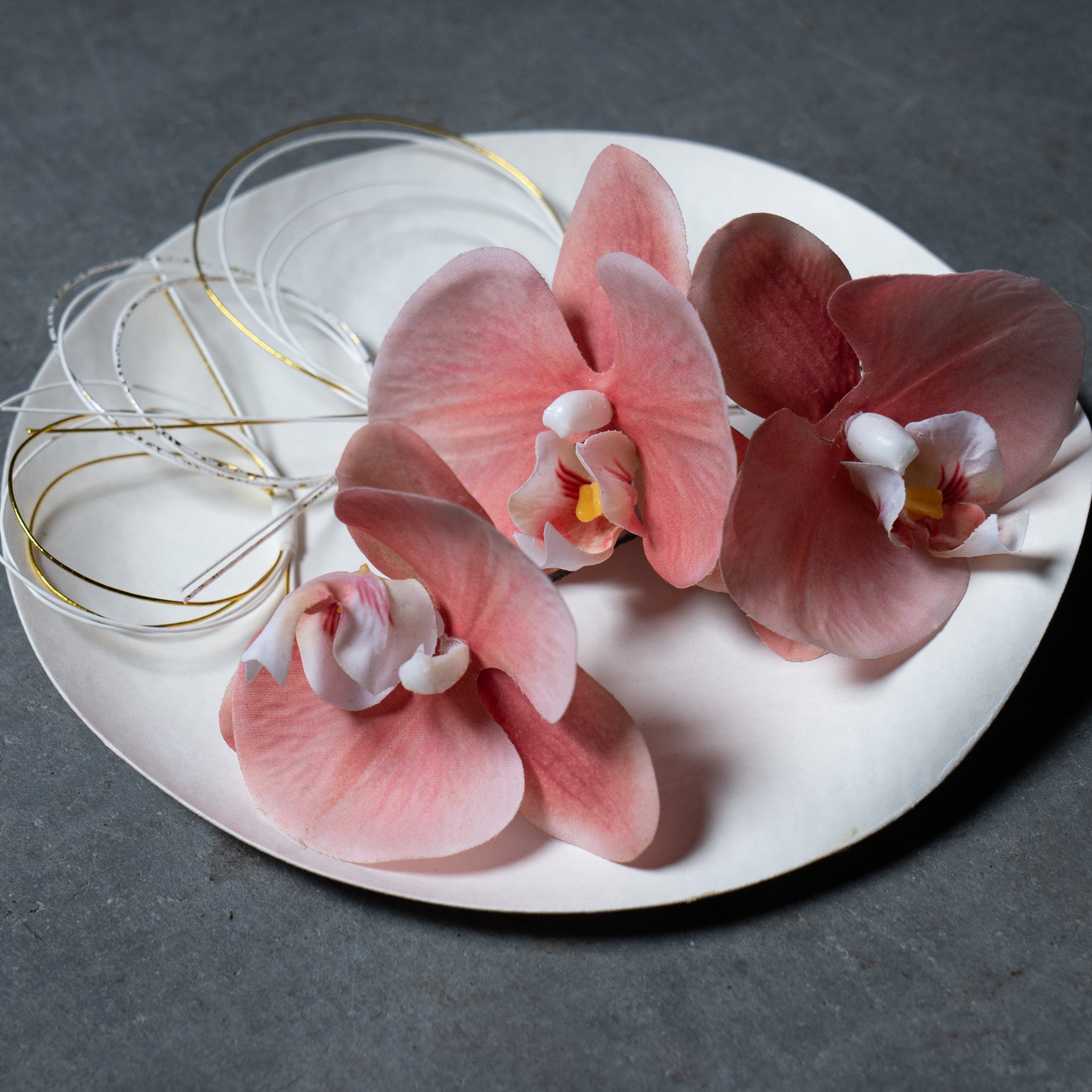 《前撮りや卒業式にもおすすめ》胡蝶蘭×水引のヘッドフラワー pink