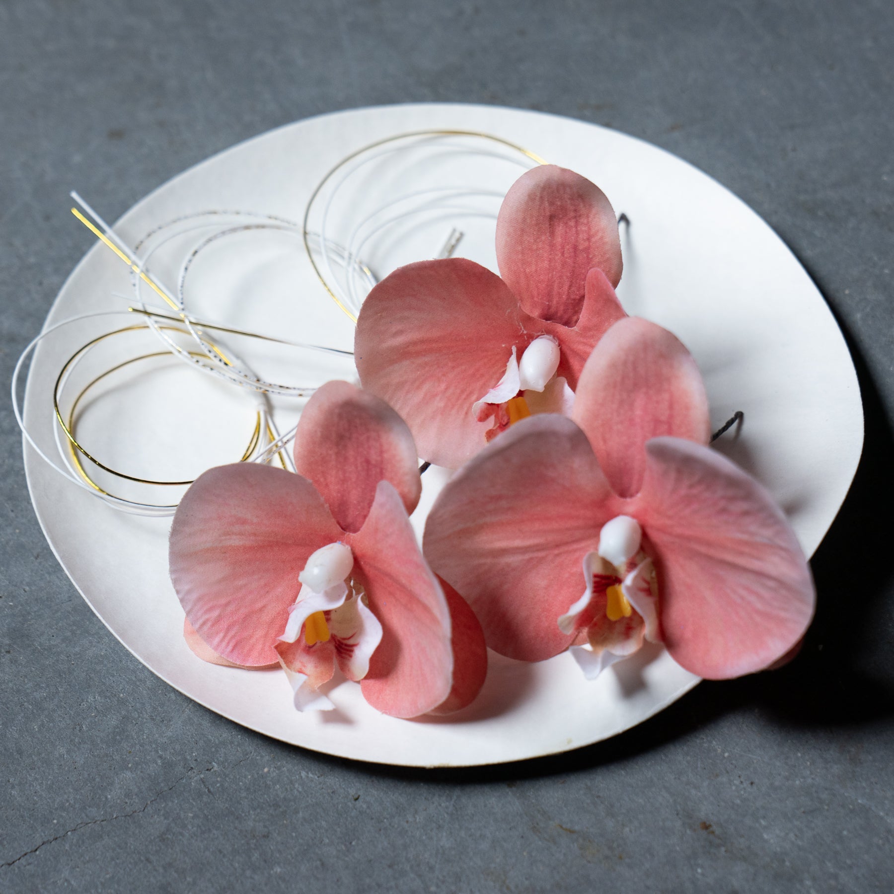 《前撮りや卒業式にもおすすめ》胡蝶蘭×水引のヘッドフラワー pink