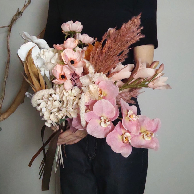 胡蝶蘭のピンクベージュブーケ アーティフィシャルフラワーブーケ 造花