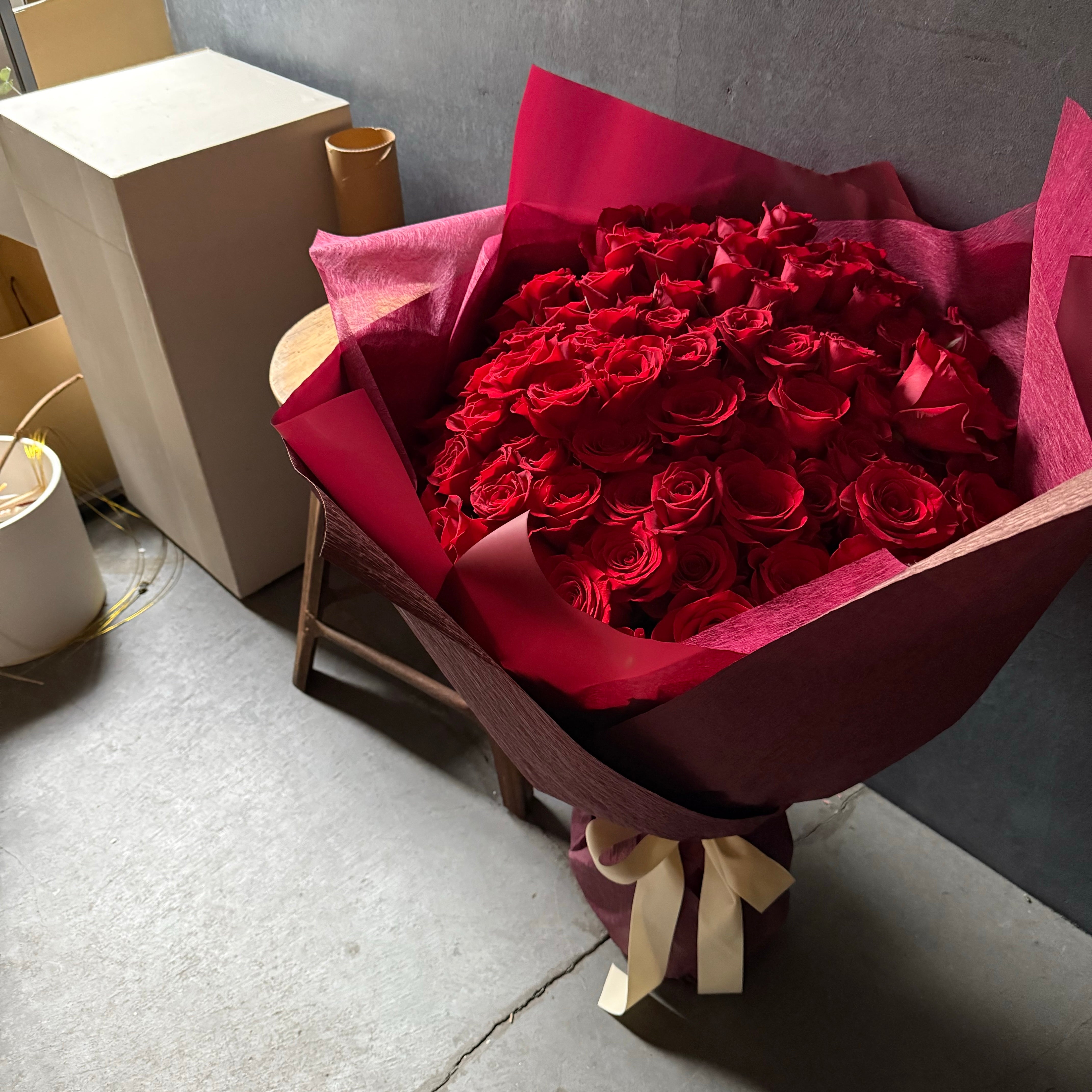 《プロポーズに》本数を選べる生花の赤バラブーケ