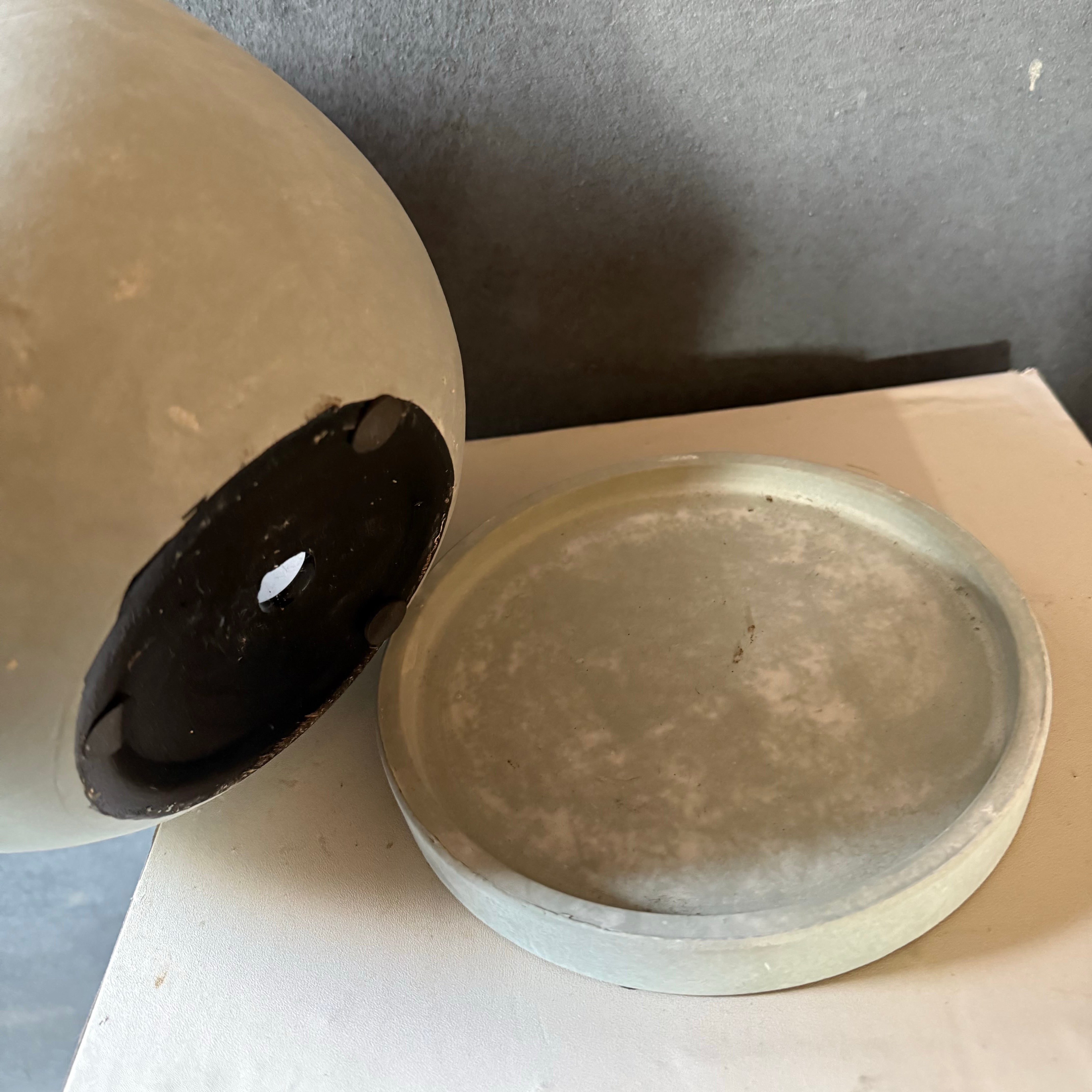 ラウンドポット《グレー／ライトグレーの2色からお選びいただけます》