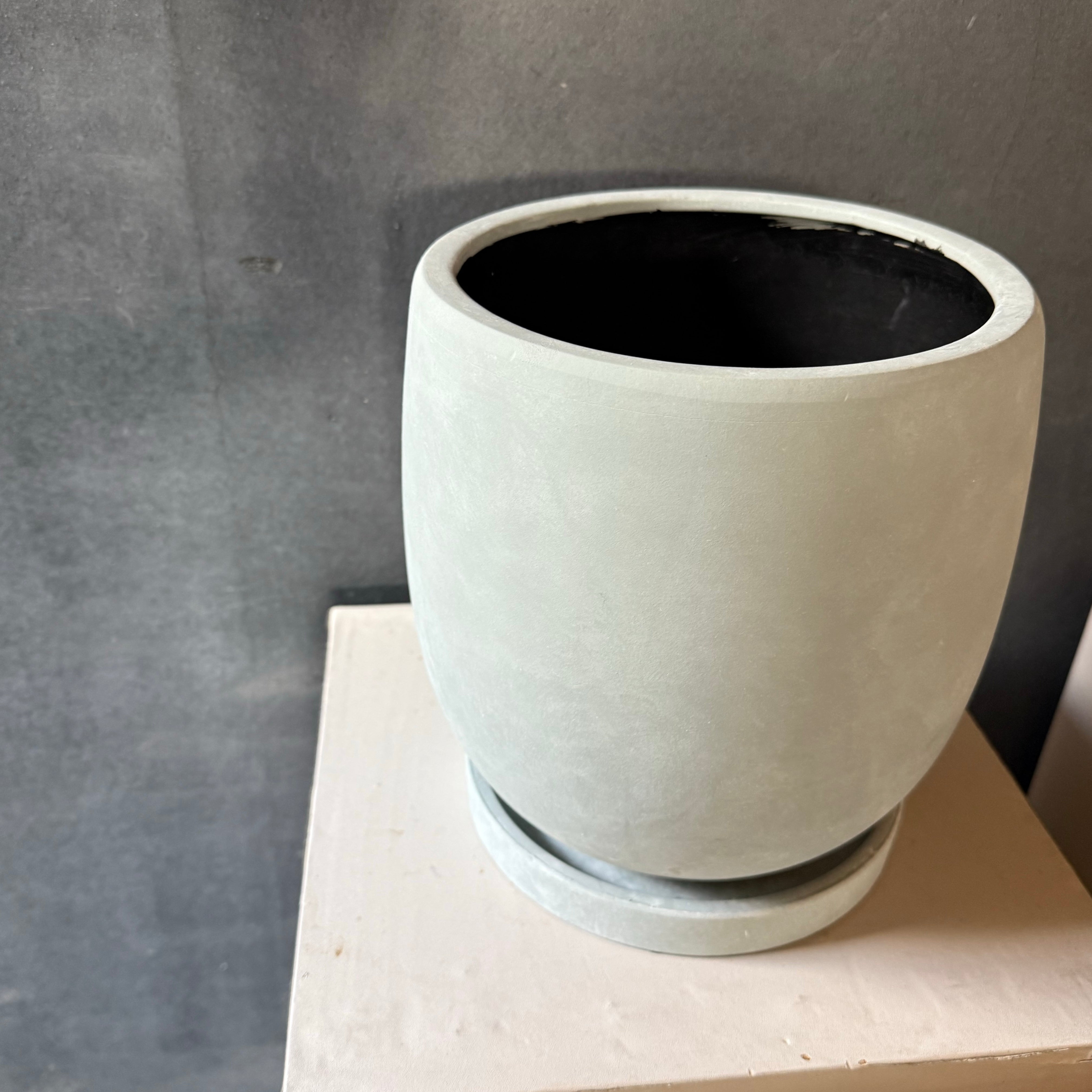 ラウンドポット《グレー／ライトグレーの2色からお選びいただけます》