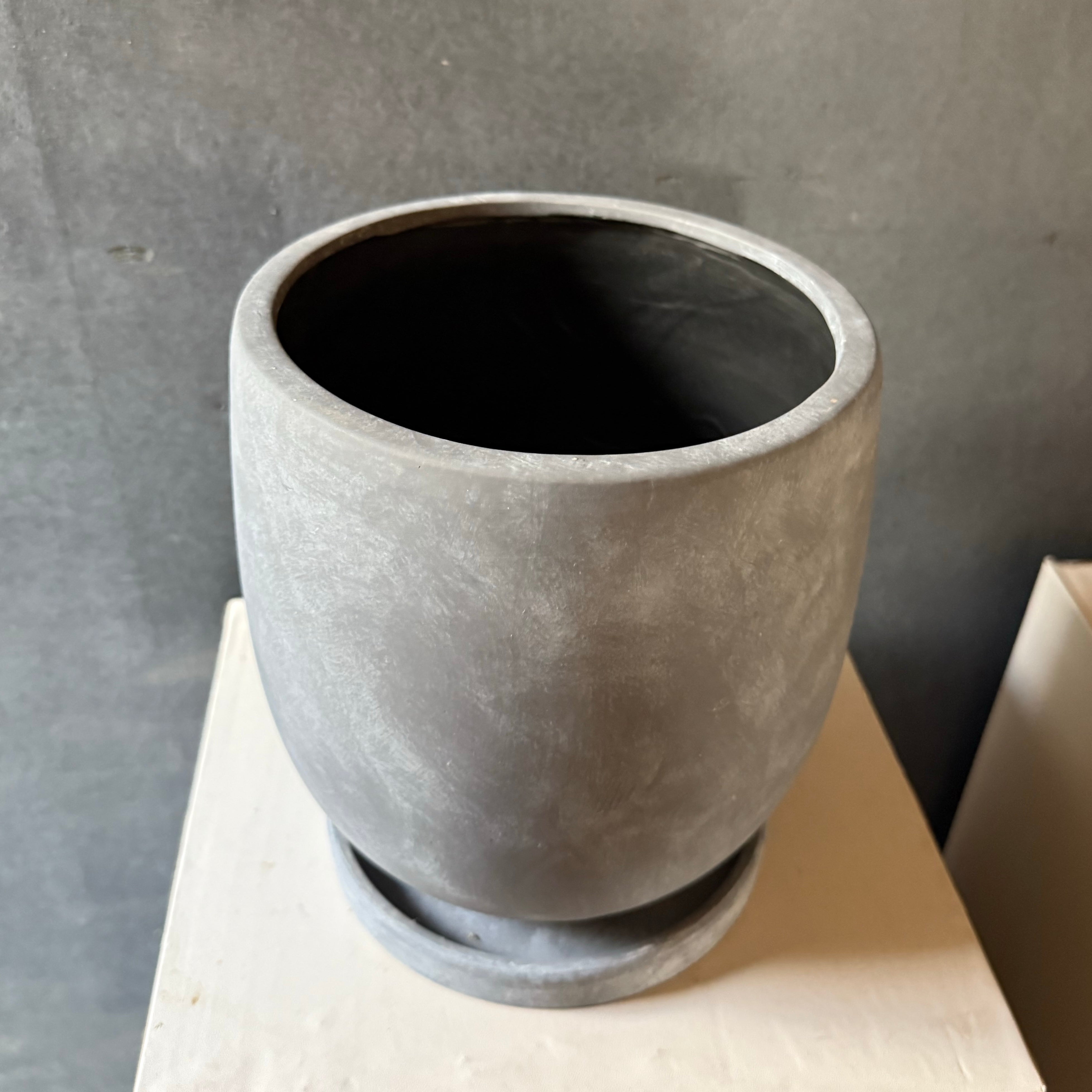 ラウンドポット《グレー／ライトグレーの2色からお選びいただけます》