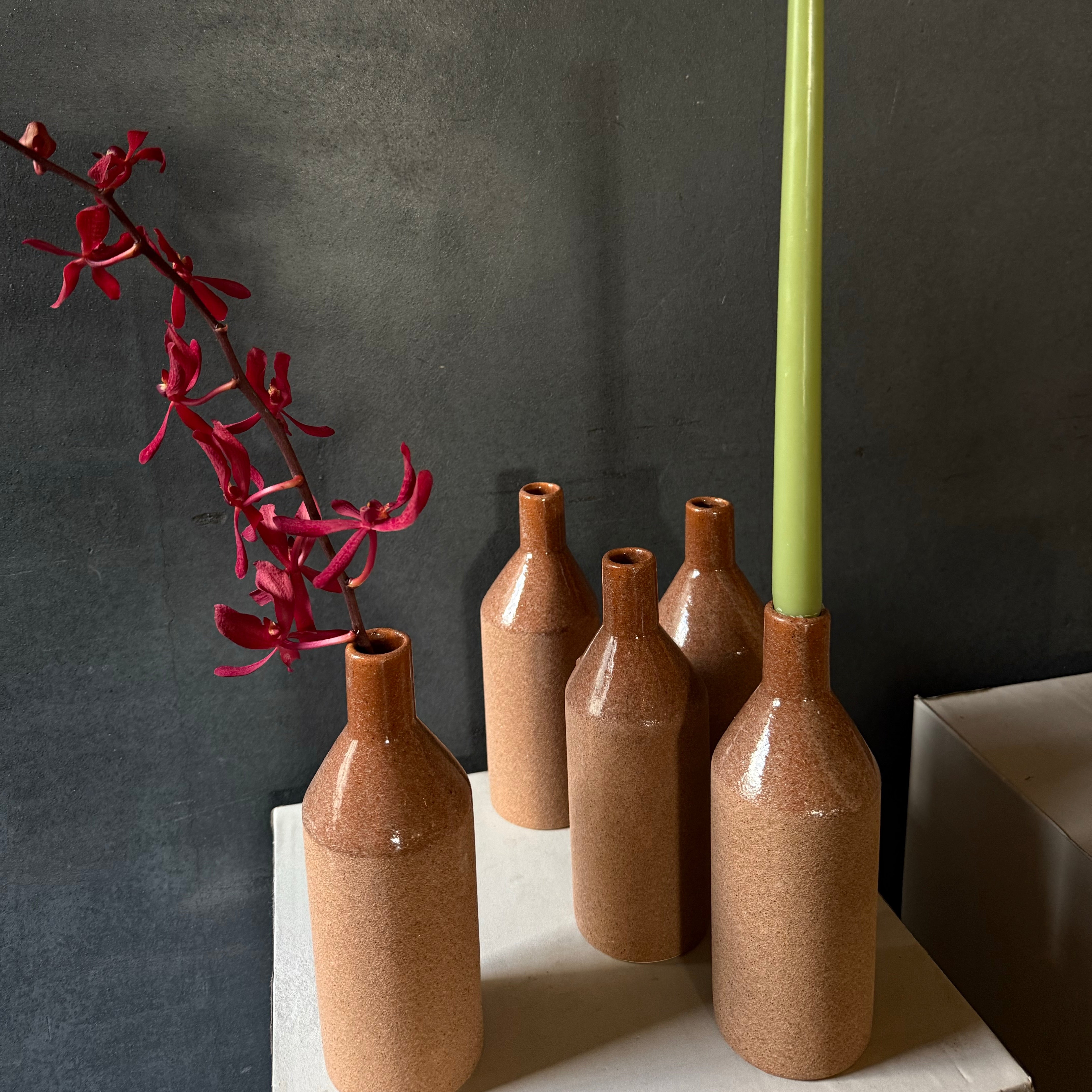 テラコッタ色のフラワーベース