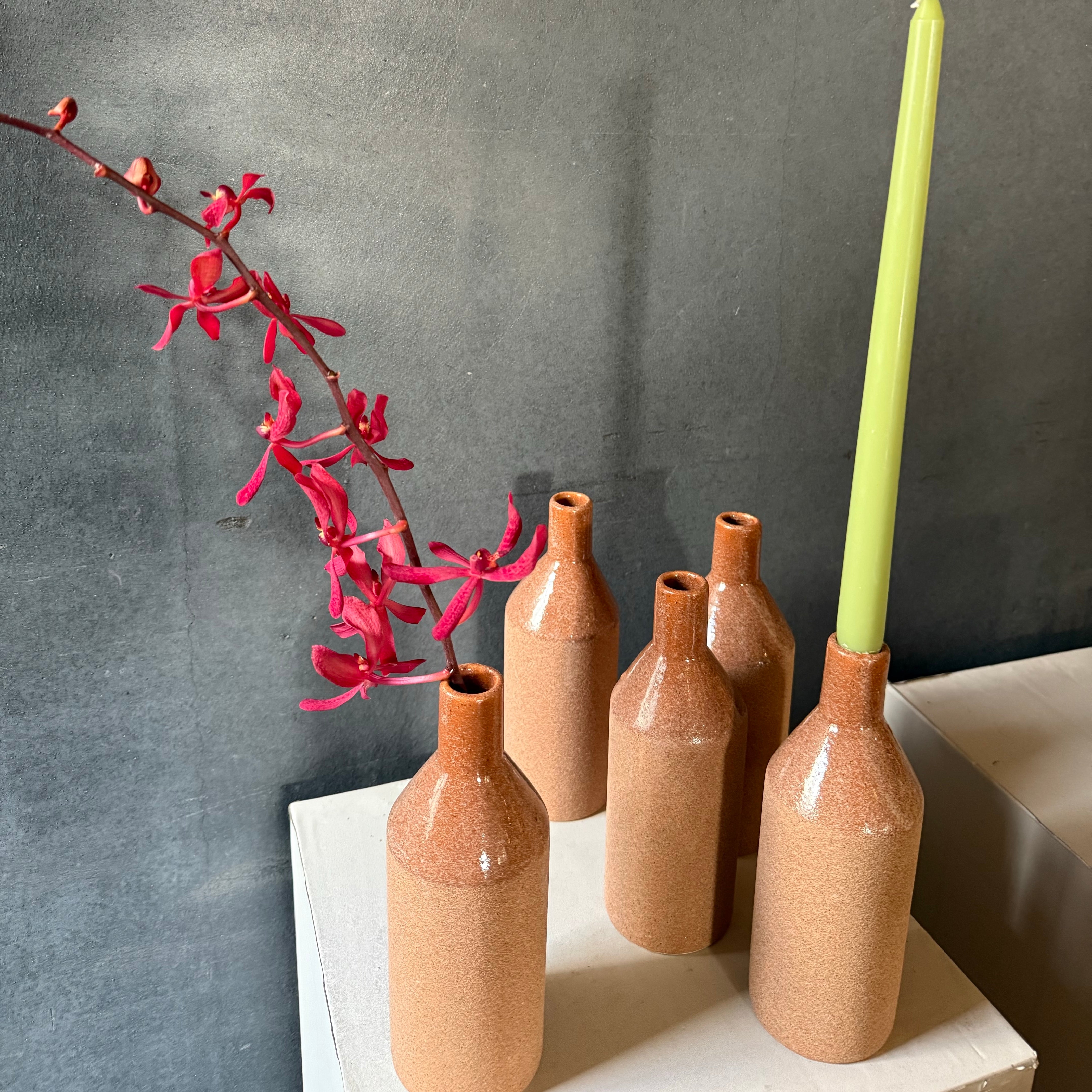 テラコッタ色のフラワーベース