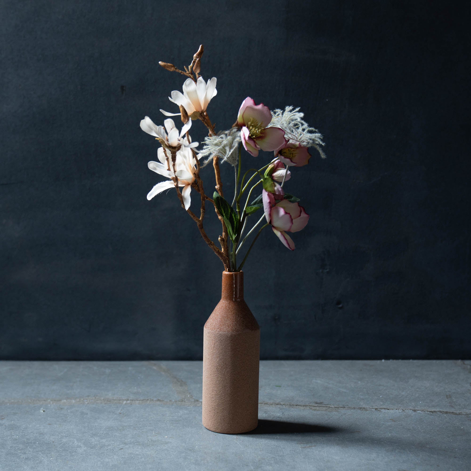 テラコッタ色のフラワーベース × 木蓮のブーケSET