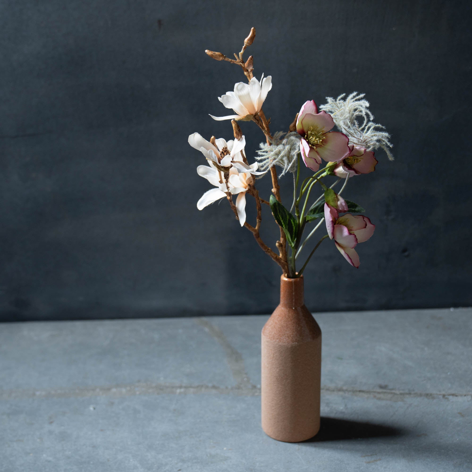 テラコッタ色のフラワーベース × 木蓮のブーケSET