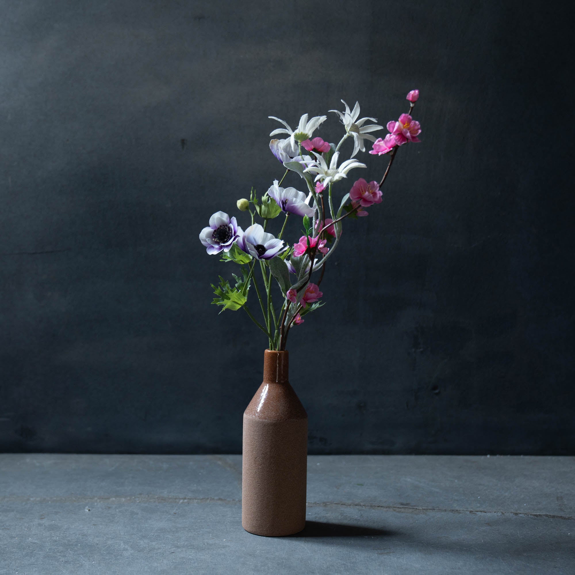 《桃の節句におすすめ》テラコッタ色のフラワーベース × 桃とアネモネのブーケSET