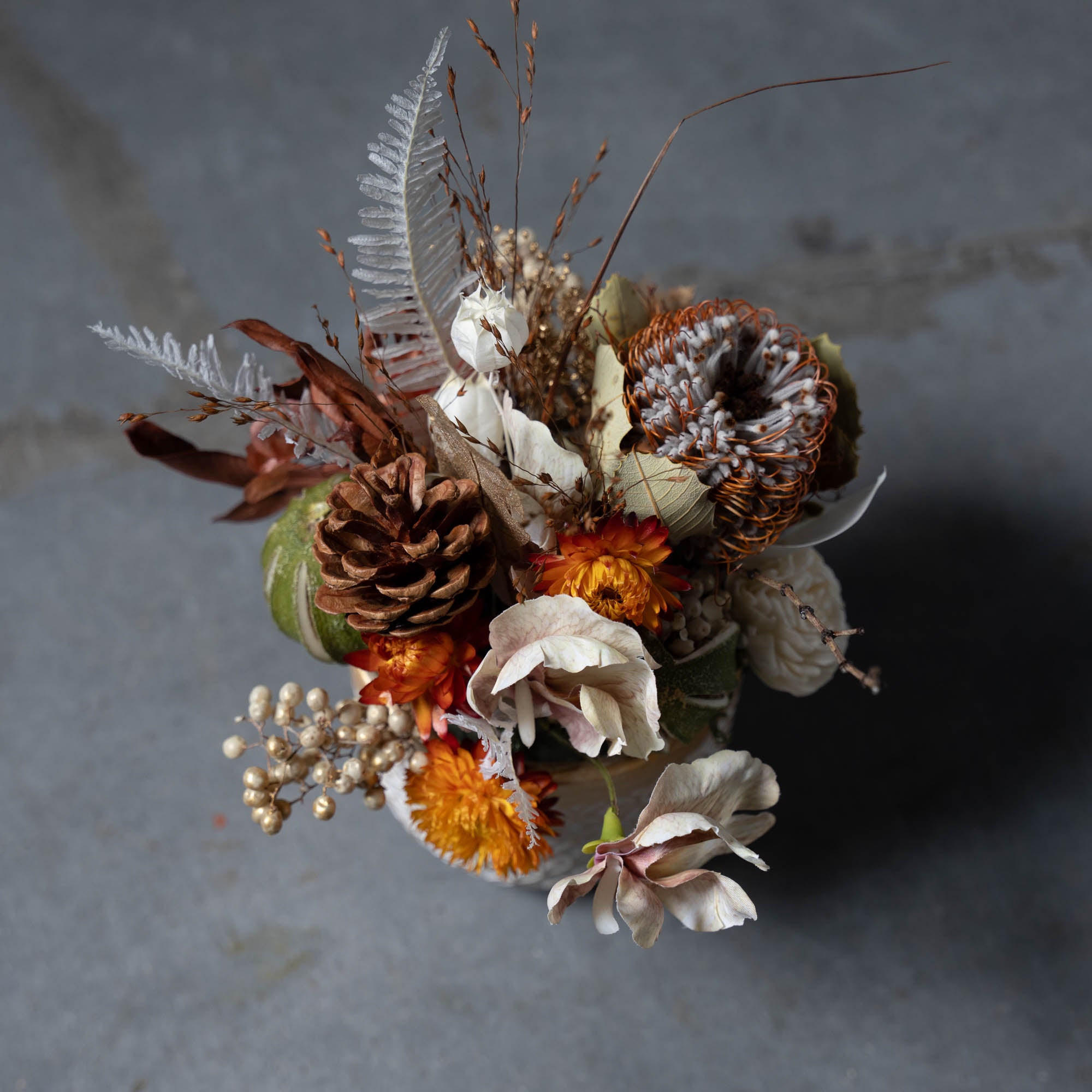 秋色のドライフラワーアレンジメント