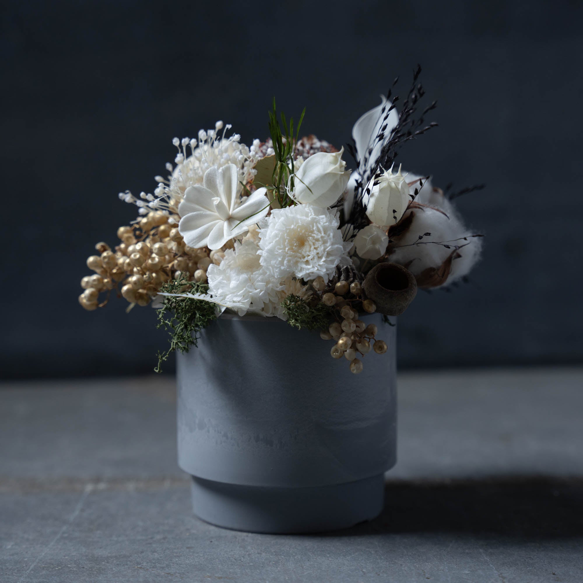 ドライフラワーのホワイトクリスマスアレンジメント