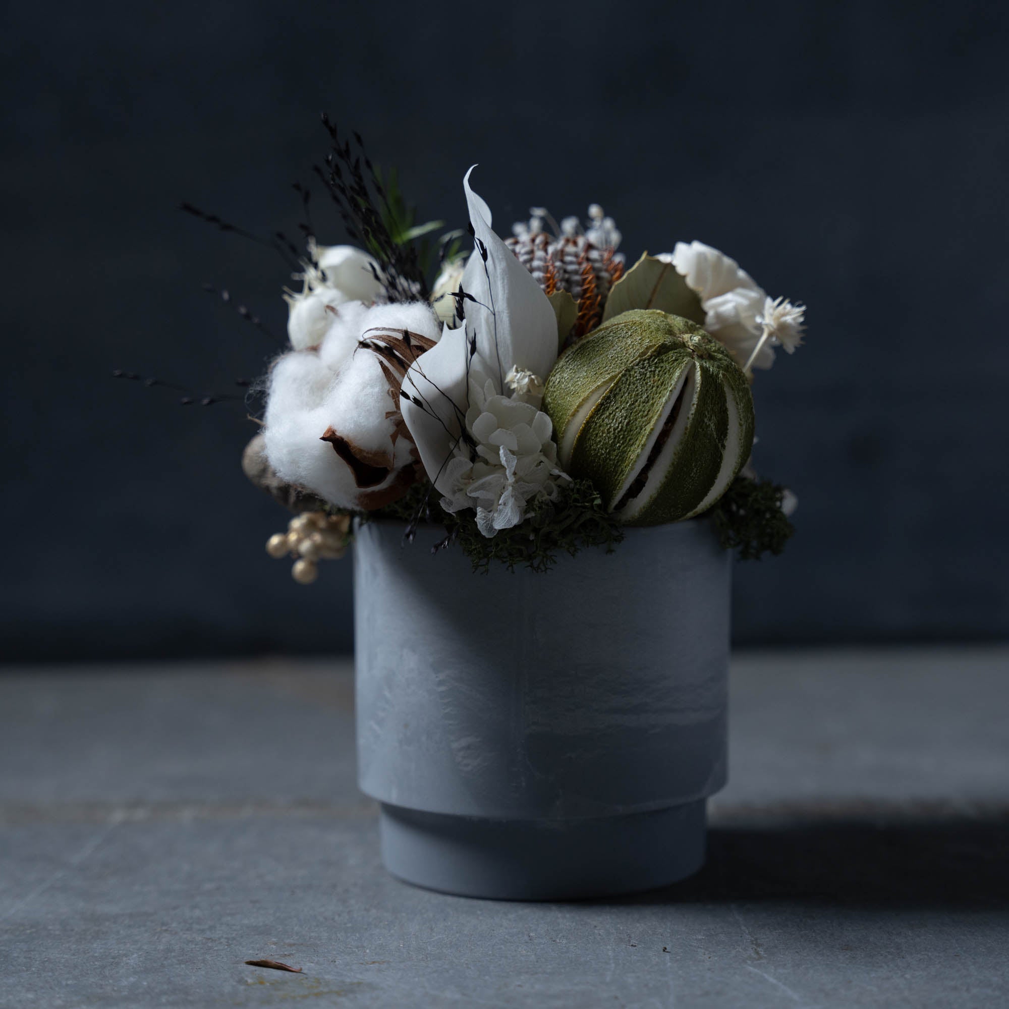 ドライフラワーのホワイトクリスマスアレンジメント