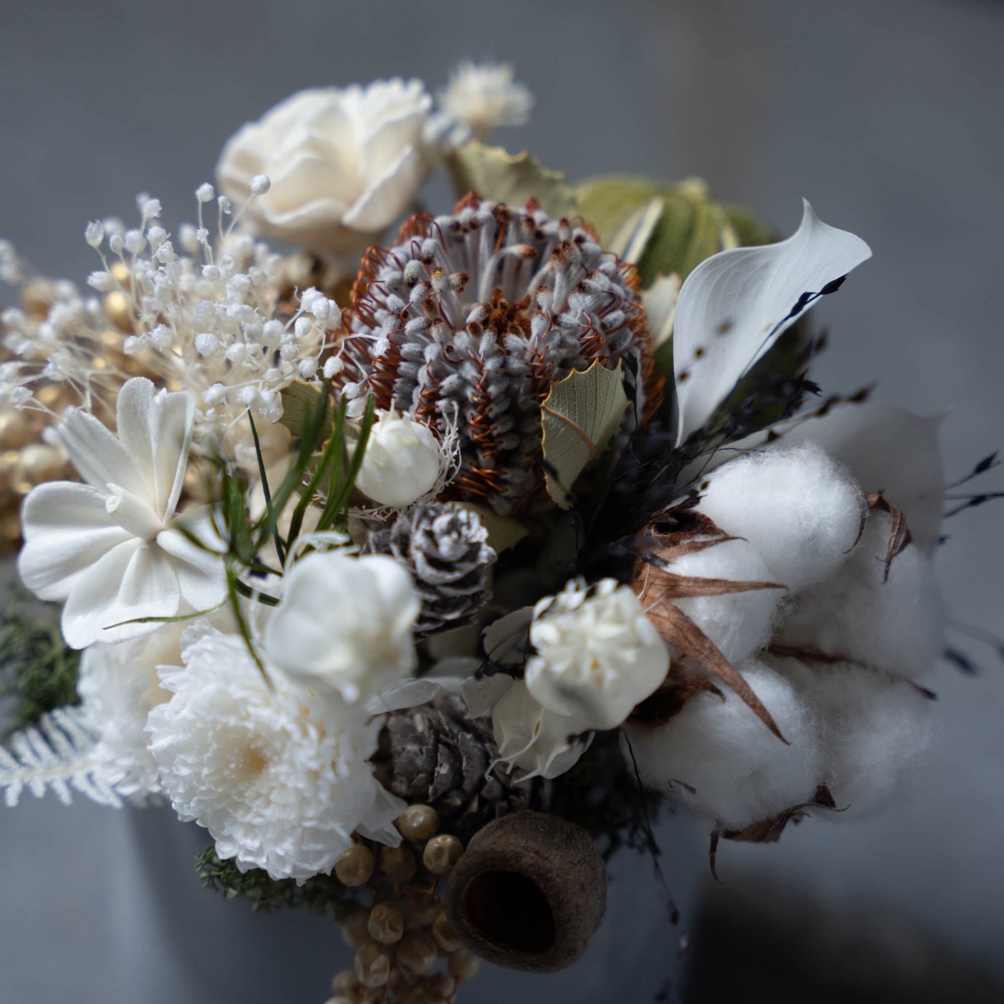 ドライフラワーのホワイトクリスマスアレンジメント