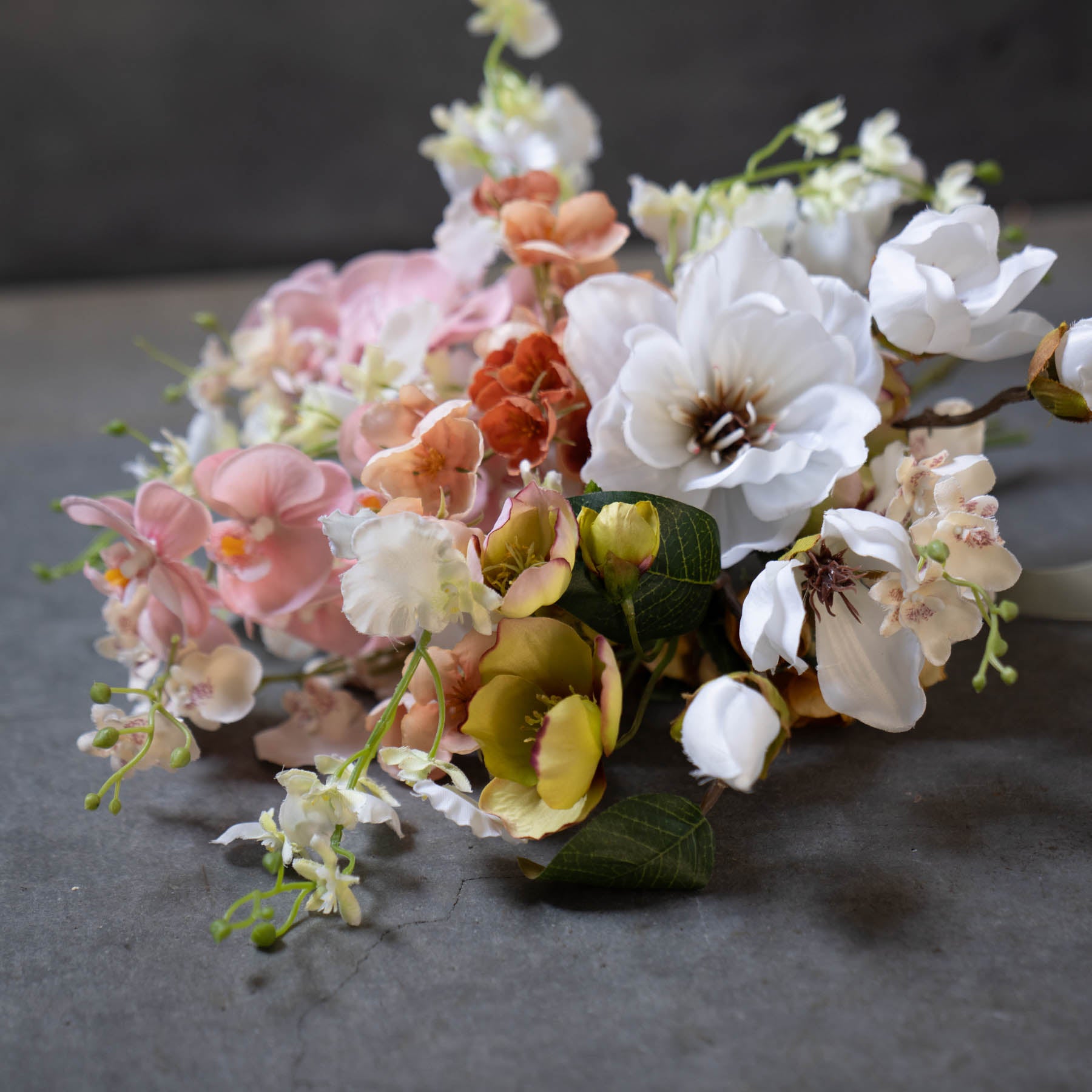 ボリュームたっぷりの華やかポップブーケ