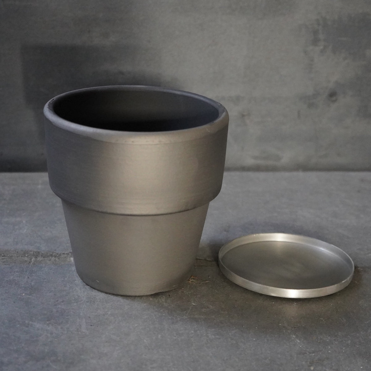 SMOKED PLANTER B H16