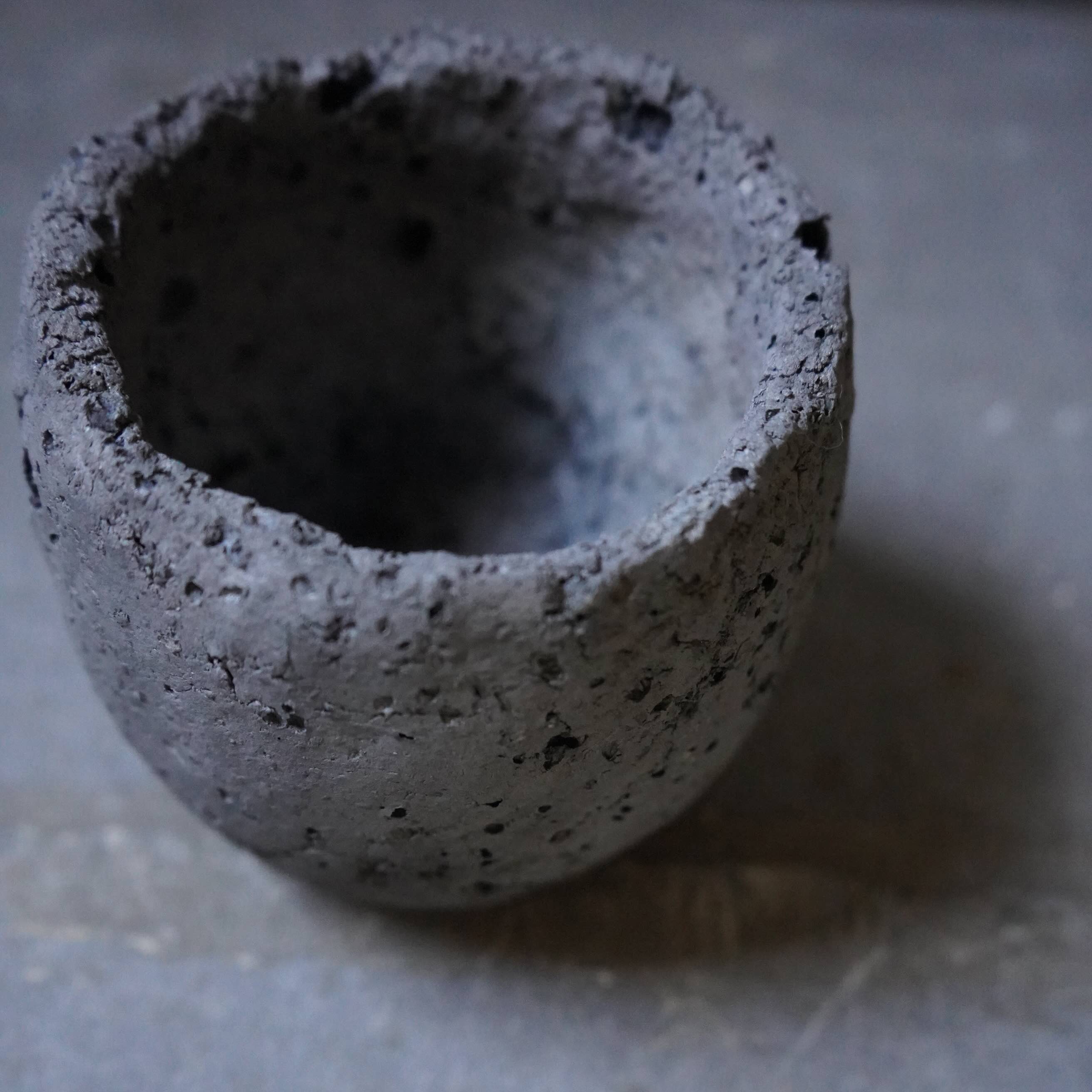BLACK LAVA PLANTER