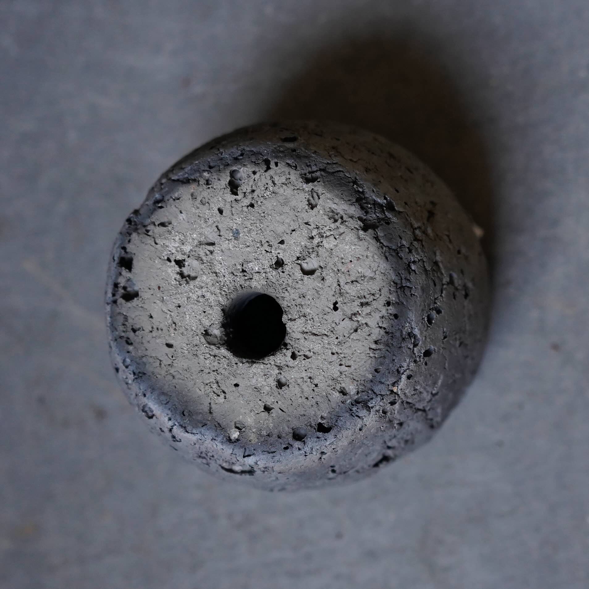 BLACK LAVA PLANTER