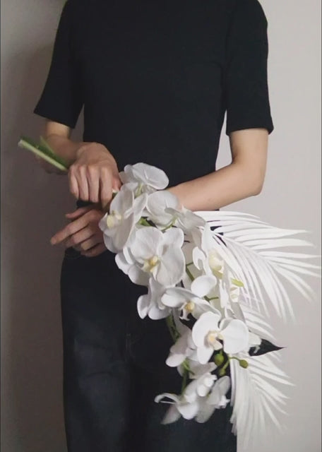 胡蝶蘭のモノトーンブーケ（アーティフィシャルフラワー） 造花 ブーケ 
