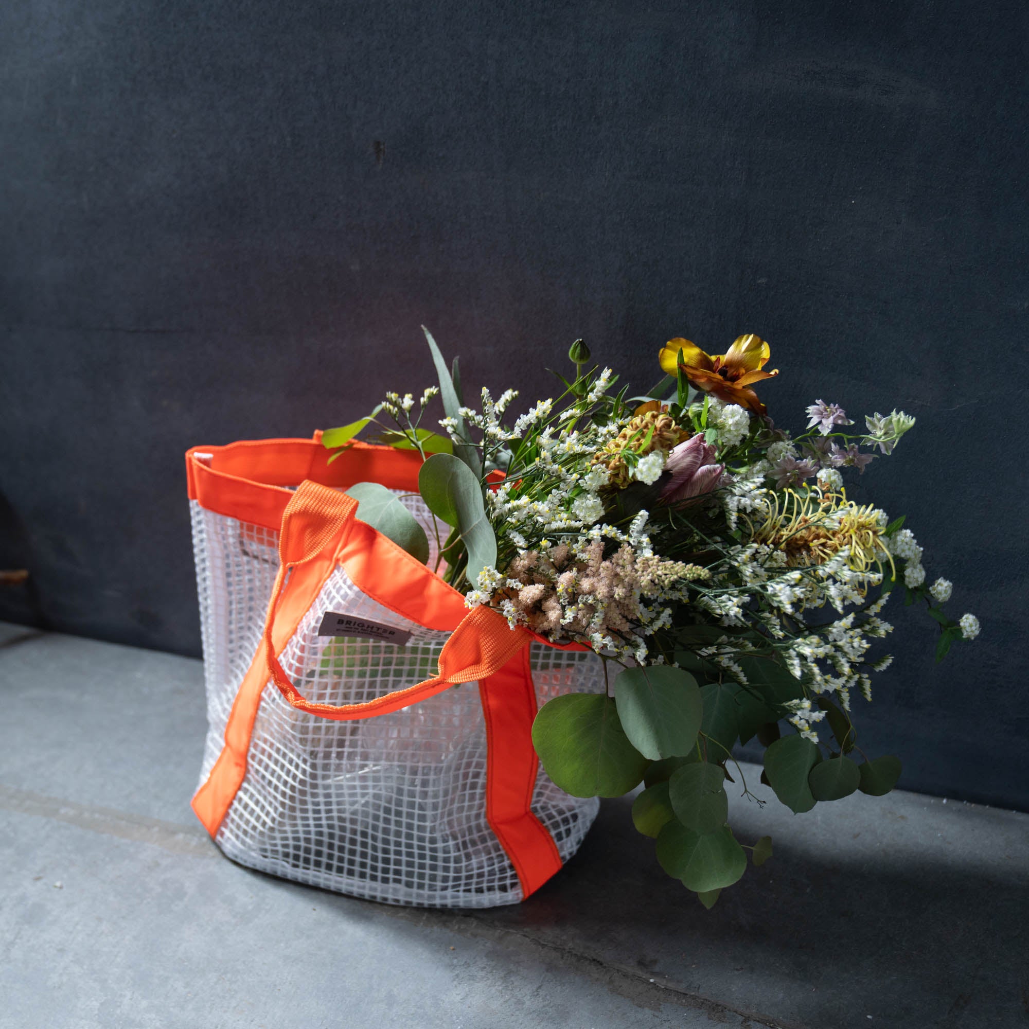 《母の日ギフトにおすすめ》ティーシートート ブライター× 季節のおまかせ生花ブーケSET