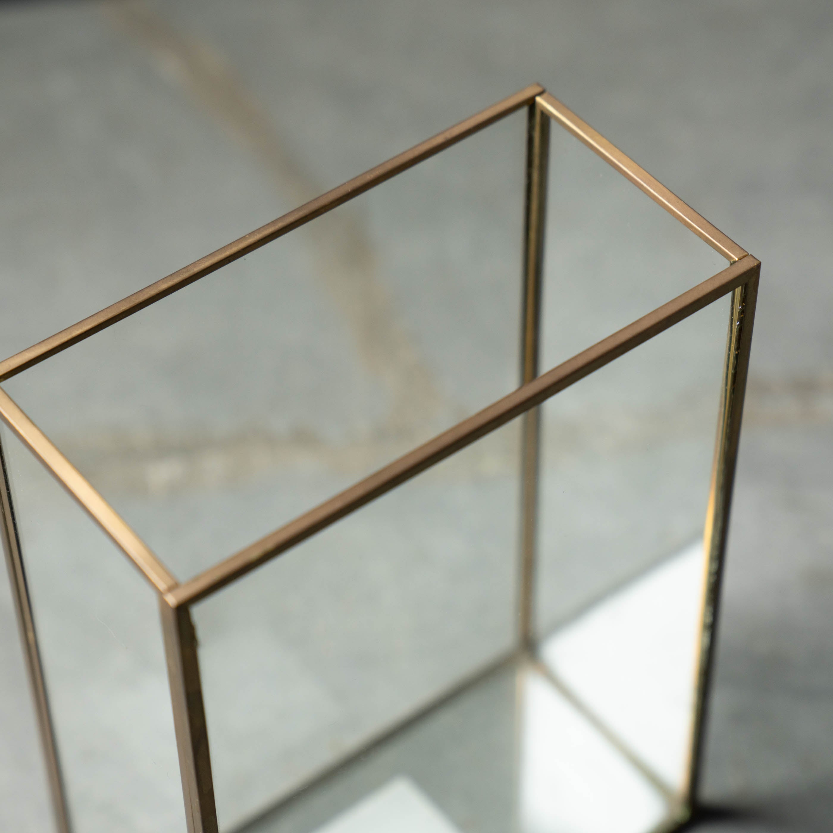 ゴールドスクエアガラス花器