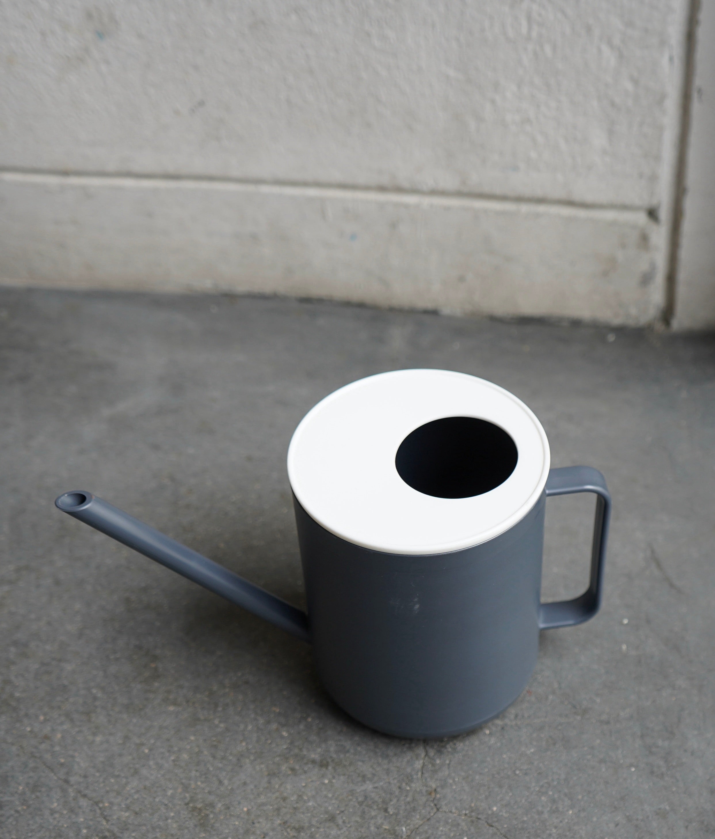 グレーのジョウロ　0.9L        　　EPOCA じょうろ ガーデニング 水やり 植物 インテリア 花 雑貨 高級 オシャレ おしゃれ プレゼント ギフト 祝い